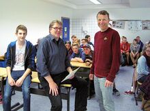 Dietmar Damwerth und Dr. Winfried Spanaus in der Klasse 9